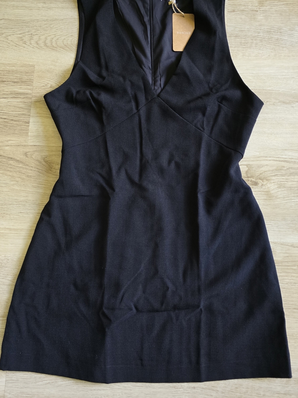 RIHOAS Black Sleeveless V-Neck Mini Dress